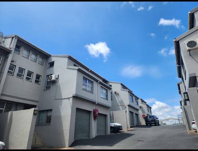 6 BEDROOM TOWNHOUSE FOR SALE IN RESERVOIR HILLS